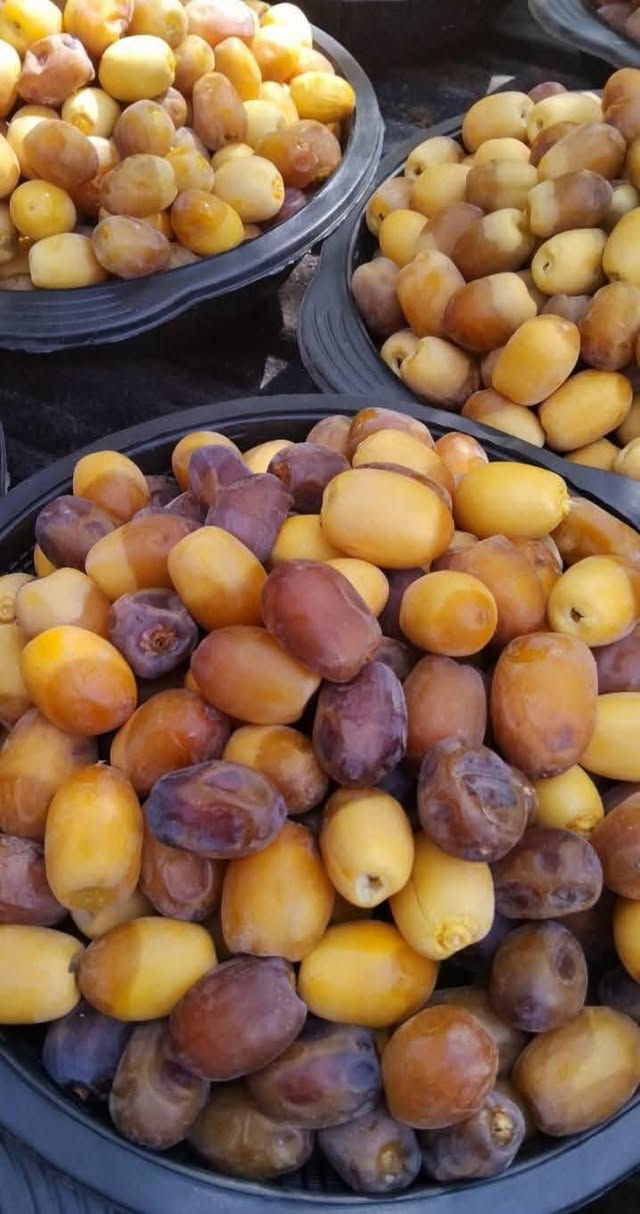 يوجد  لدينه برحي درجه اولا وبريم درجه أولا مال تجميد ومستعدين  تجهيز أي كميه وبل ضافه خدمت توصيل داخل تكريت  ***********

نص مكتوب في الصور:
- البرحي تمور العراق الفاخرة