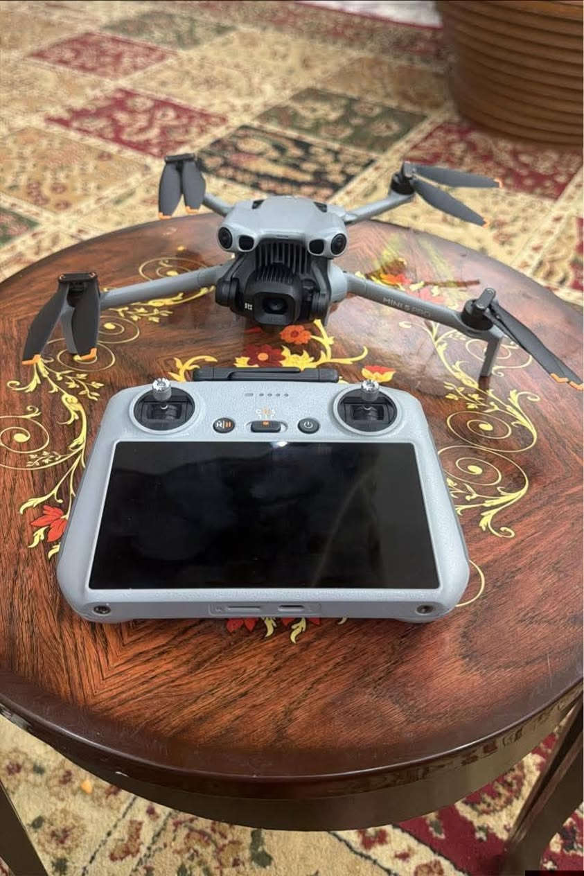 Dji mini 5Pro
درون dji جديده بعده بل باكيت وكلشي كامل وياه من ملحقات نضافته100/100
 (سعره مليونين ومية ) ول توصيل مجاني
للاستفسار على الخاص او على الرقم ***********
