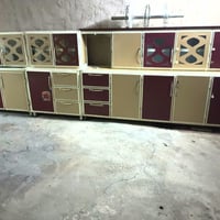 عندي كاونتر6قطع قطعتين مترين ونص وقطعتين متر وسنك متر و10 اللبيع مكاني...