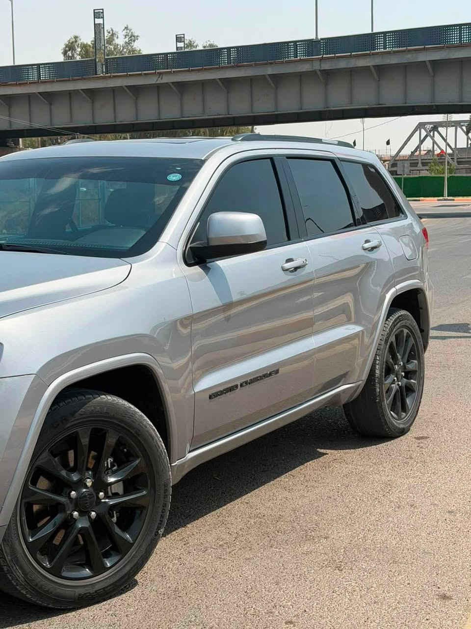 /للبيع Jeep Grand Cherokee Black Top/2021

إذا تدور على سيارة نظيفة وفخمة وجاهزة للاستخدام، هاي فرصتك.

✅ جيب جراند شيروكي بلاك توب 2021

* محرك 3.6L Pentastar V6
* قير أوتوماتيك 8 سرعات
* فتحة سقف (Sunroof)
* جنوط سود أصلية Black Top
* شاشة كبيرة مع Apple CarPlay & Android Auto
* تشغيل بصمة + تشغيل عن بُعد
* كاميرا خلفية
* حساسات
* مثبت سرعة
* مكيف ثنائي التحكم
* إنارة LED
* نظام مانع انزلاق وثبات إلكتروني (ESC)
* وسائد هوائية متعددة

✨ السيارة نظيفة جداً، استخدام شخصي، جاهزة وما تحتاج أي صرف.
 بيهة صبغ باب خلف السايق و صندوق 

📍 الموقع: ديالى بعقوبة

📞 للاستفسار على الخاص أو الاتصال.***********
