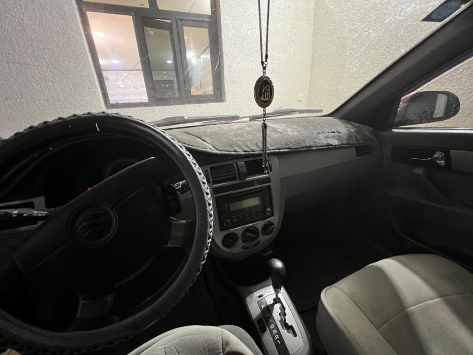 فورنزة للبيع موديل ٢٠٠٧ محرك ٢٠٠٠ كفالة محرك وكير  تبريد ثلج ما بيهة اي نقص تجي وتشوف يرادلهة ترتيبات بسيطة مصبوقة حزام وبيهة جاملق خلفي مستعجل عل فلوسهة وعارضة ٤٤ قفل  رقم *********** موجودة بغداد الجسر الثاني
