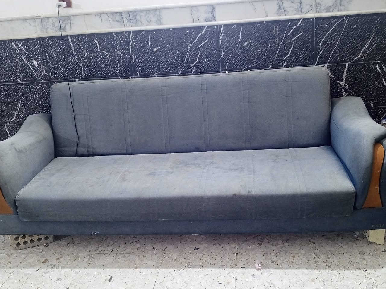طقم كنب • رجلينه مكسوره • مستعمل
