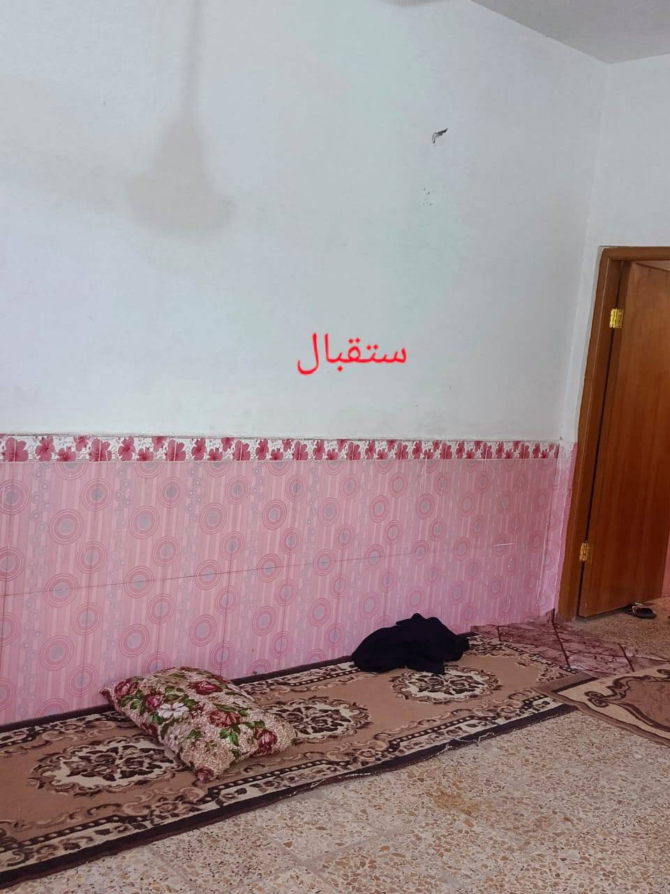 السلام عليكم  بيت للبيع 100م الحولي خلف المستوصف منطقة 63 استقبال وغرفه وصاله ومطبخ وصحيات داخليه وخارجيه  وغرفه فوك صب كونكريت السعر، 70مليون مع المجال للاستفسار رقم واتساب ***********

نص مكتوب في الصور:
- اصلی
- ستقبال
- بيتونة
- صحيات
- غرفه الفوك