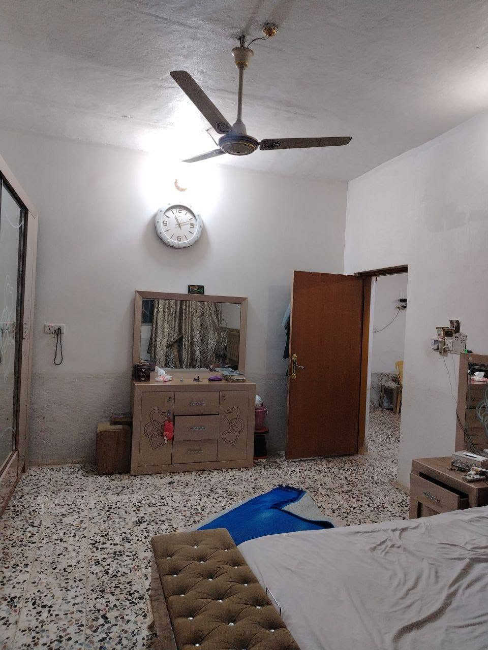 🏠 بيت للبيع 🏠
📍 الموقع: المناذرة - قرب محطة اللهيبي - قريب على مجمع السلام 
📐 المساحة: 250 متر مربع بناء 190م
يحتوي على:
(غرفتين - استقبال - صاله - مطبخ حار وبارد - حمامات داخليه وخارجيه)
🔴 الخدمات: (وطني - مولد - ماي - انترنت - مدارس)
🛣️ البيت عقد زراعي مرقم في البلديه
💵 السعر 25 مليون (بي مجال قليل جدا)
📞 للمزيد من التفاصيل والاستفسار:
🏢 المراجعة: مكتب الجنابي للعقار
📱 الاتصال مباشر: ***********
