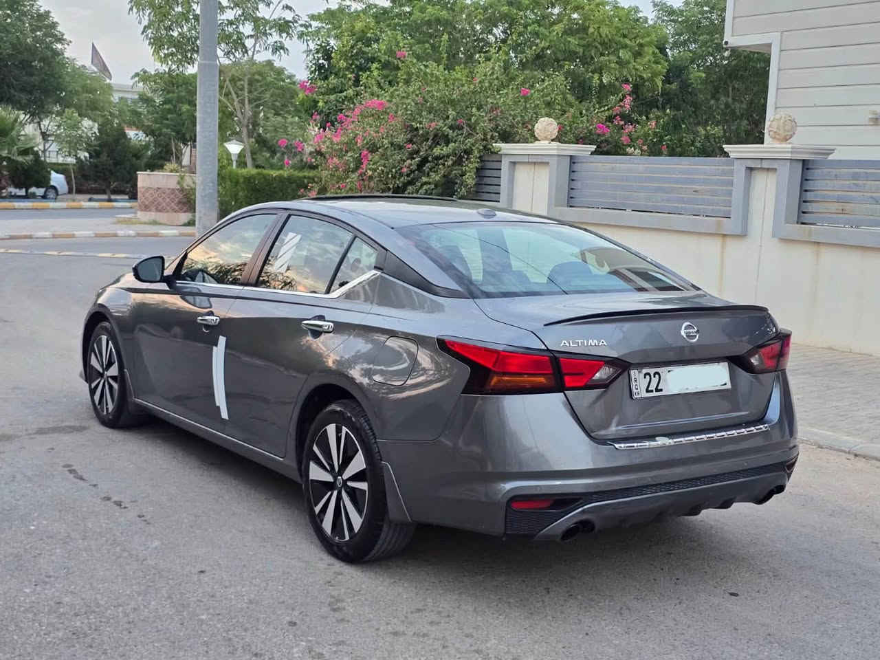 سلام عليكم
نيسان التيما موديل 2021 
فئة SV PLUS فول مواصفات 1/1 فول
سلايت + بصمه + رادار 360 + كشنات هيتر فول الفول 
سياره قبل يومين مجدد هزه و سنويه ورقم بأسمي
ماشيه 75 الف حقيقي. 
ضرر السياره فقط بنيد صبغ بدون اي دواخل
بيهه شبرين بارد فقط و السونر موجود 
رقم الشاصي //      1N4BL4DW0MN312755
سياره جديده كلش وقبل يومين داخله هزه اربيل
مابيهه اي نقص جاهزه و مكان السياره // خانقين
سعر السياره 135 ورقه وبي مجال حك الجيه 
رقم مبايل //    ***********
