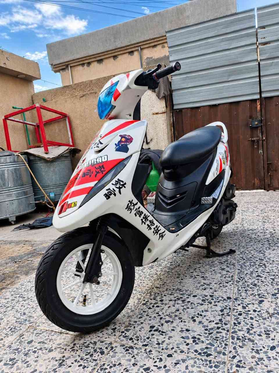 دراجه ماكس للبيع
فووول تزويد وجمبزه بيهة نصبه تخبل 
دراجه ناعمه وبيهة معدل مخيف 
مكينه ٤٩ بلاد مال رنبه ما مفتوحه 
سعر ٦٥٠ الف 
موقع رمادي تاميم 
الرقم ***********
