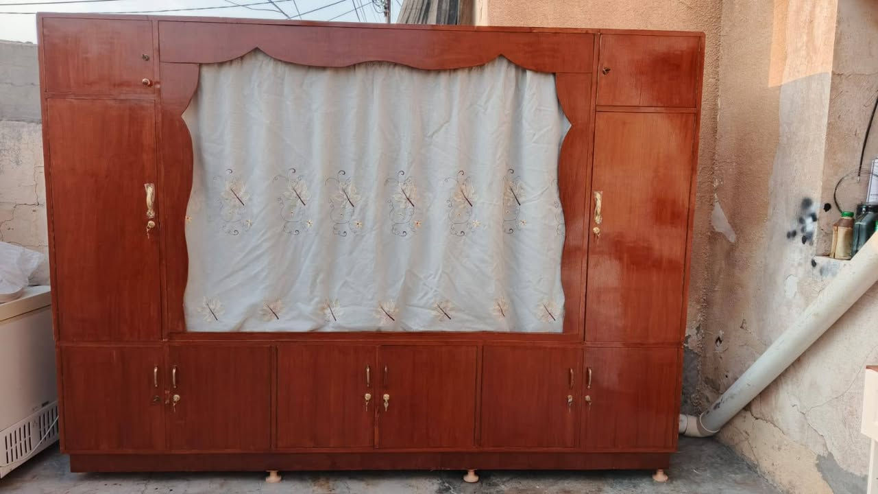 بوفيه سليمانيه 3 امتار للبيع نظيفه ما بيهه اي عيب استفسار اتصال ع رقم *********** كركوك, العراق
