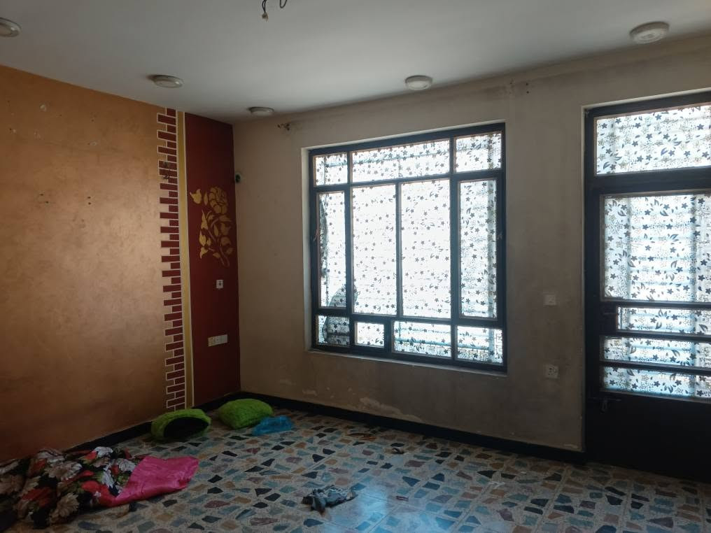 مكلف بالنشر

الاتصال ***********
مشتمل 50متر
للايجار 300 قفل قفل قفل
شهداء البياع قرب مجمع شقق حي السلام الجديد
نظيف يحتوي على الطابق الأرضي استقبال ومطبخ حولي
وخدمات
الطابق الثاني غرفتين نوم وسطحين
خط مولد واصل
عائليه صغيره وموظف اذا
عائلة كبيره لاتتصل رجاء البيت 50 متر بغداد, العراق
