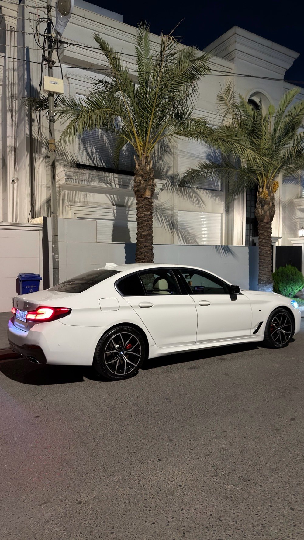 بی ام مودیل ٢٠٢١ xdrive 
ماشیە ٧٢ الف 
سعرها ٣٠٨$ ورقە 
تحویل مباشر 
سیارە باربیل
***********