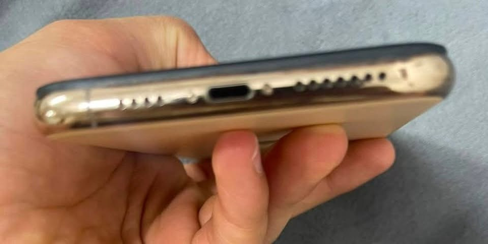 أيفوان 11برو ماكس
ذاكرة ٢٥٦ 

بطاريه ٧٨

جهاز مبدل شاشه وشاشه بيها ظربه ممثره جهاز شغال كلشي ممثره 

صوت سماعه اتصال شاصي ✅

رقم واتساب ‪***********‬

سعر ٢٣٠بي مجال

