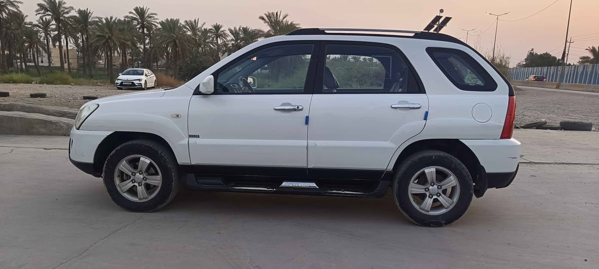 كيا سبورتج خليجي 2009 لون أبيض ثلجي
رقم بغداد 
سنوية وهزة ورقم كله جديد
شرط التحويل والغرامات وكافة الرسميات
السيارة مكفولة من كلشي ما عدا شخط وصبغ شبر بسبب عمال بناء السيارة واكفة وفاتوا شخطوها بشيش بناء وموضح بالسونار وبالصور
وين يعجبك افحص
محرك وگير خير من الله 
محرك 2000 المرغوب 
السيارة على بلاد الشركة ما عدا الكيجات مبدلة لأن البلادي يجي كلوب حماوة اني مبدله كيج السيارة ماشية جداً قليل بالنسبة لخواتها تقريباً 125 ألف كيلو 
لكن بالكيج الامريكي يقرأ 83 ألف 
والسيارة بيها دبل سويج
🟥السعر 115
مكان السيارة بغداد للاستفسار الاتصال
*********** بغداد, العراق
