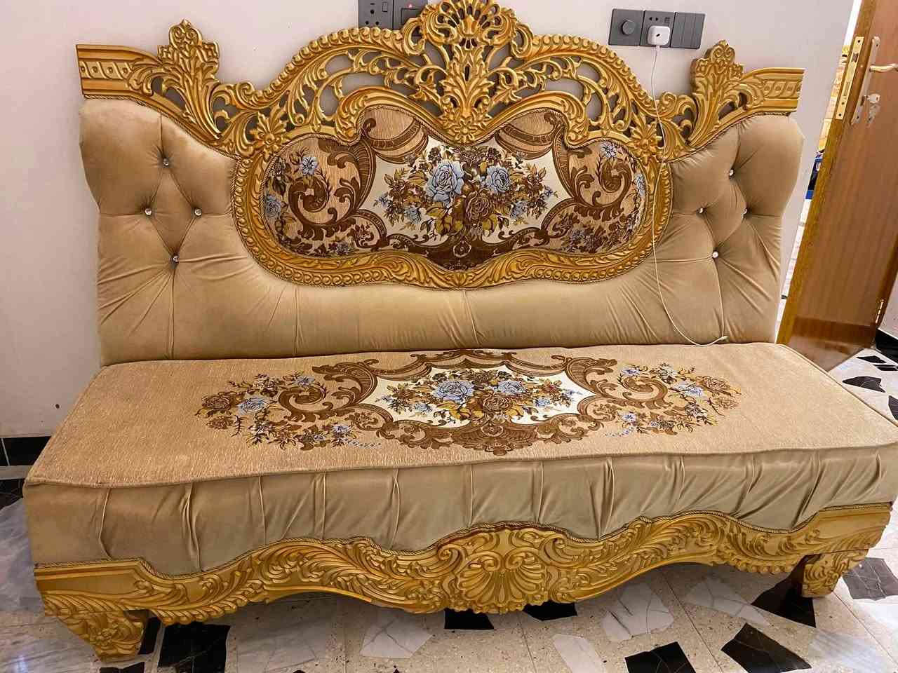 السلام عليكم 
طخم ملاكي 10 قطع للبيع 
للاستفسار اكثر ***********
العنوان بغداد الاورفلي
