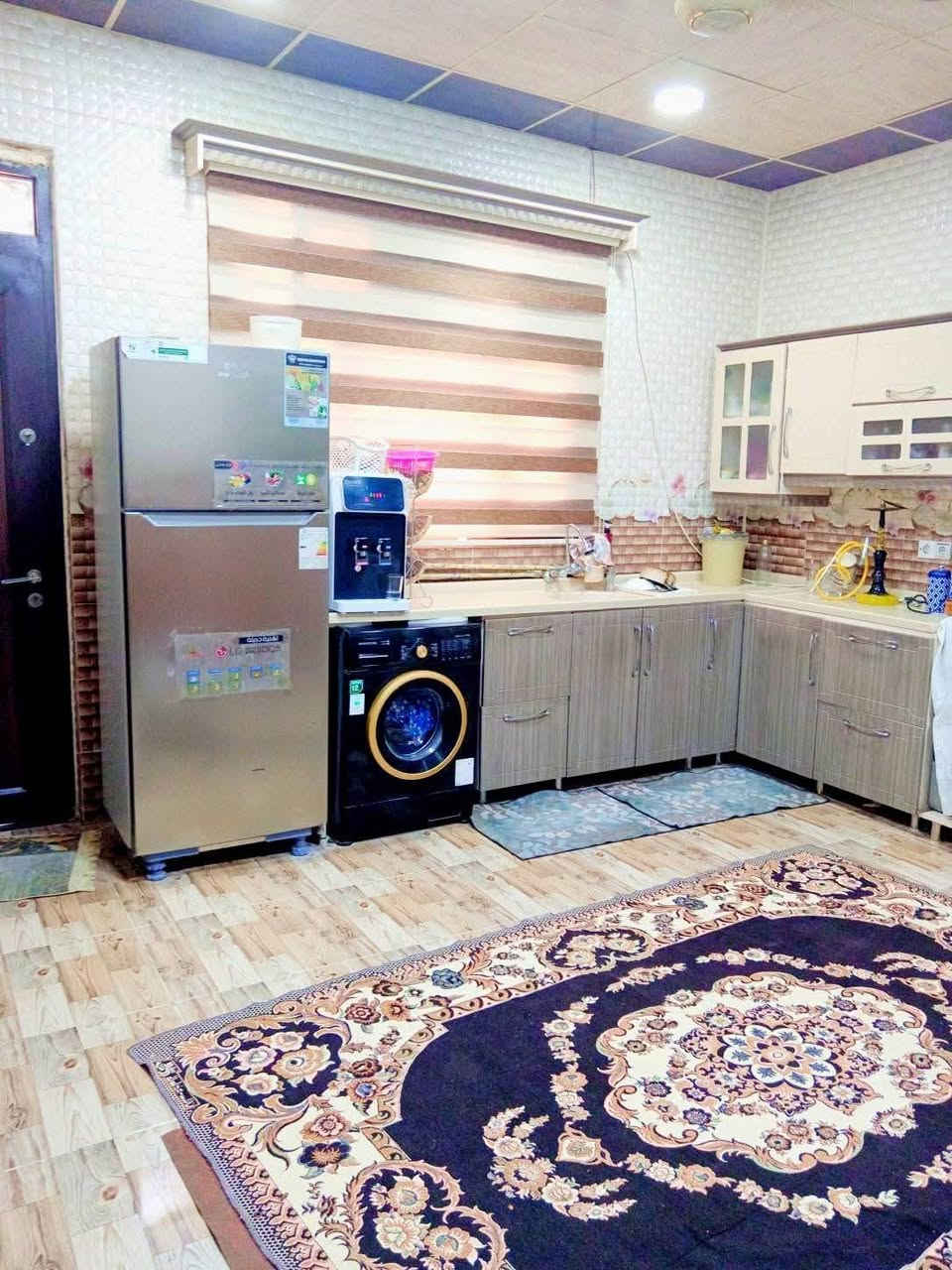 دارللبيع  مساحة/100/متر.واجهه.5..وعمق20 طابق ونصف بناء حديث. 2020
العنوان: قادسية الثانية خلف حلويات الشام. قاطع 49
مواصفات:فول كاشي،وسقف ثانوي 
نوع العقار:طابو 
يحتوي على استقبال ومطبخ وهول وغرفة نوم. طابق الثاني غرفه. . درج. خارجي
موقع مميز وشارع عريض تبليط ومجاري وماءحلوو  
 الاتصال على الرقم. . ***********
