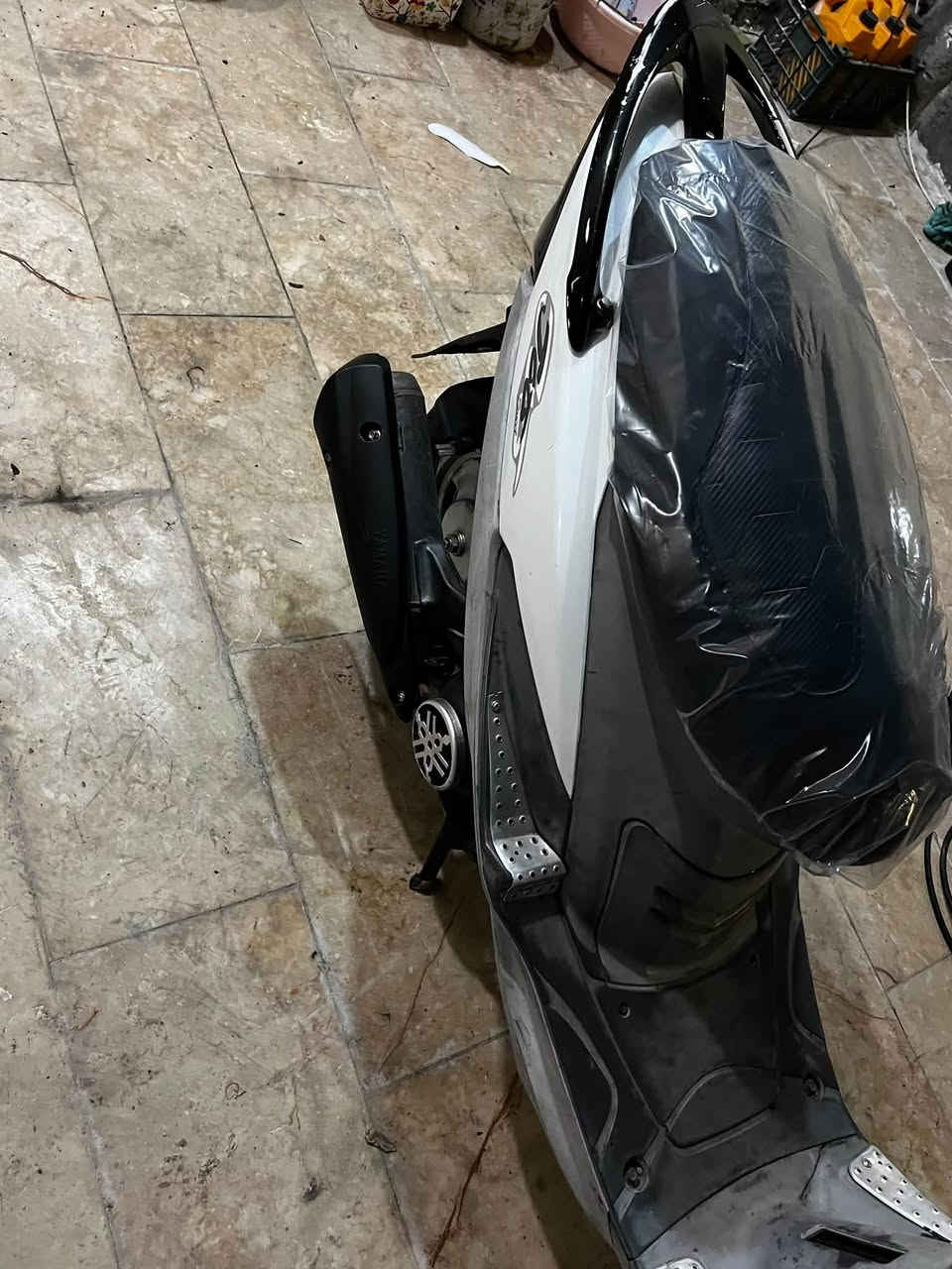 دراجه ماكس منغولي الداجه 600مامفتوحه
وشرط الفحص الدراجه صاله شهرين طالع من الحاويه وصله وكتلوكه موجود الدراجه كله عله وضع الحاويه وكله بلاد وختم واحد وكله شغاله ماناقصه اي شي 
ناصريه مركز الشراي يتصل (***********)

