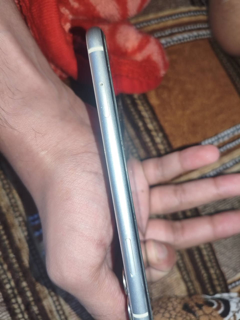 السلام عليكم 
ايفون 11 عادي اللون ابيض جهاز ابد ممفتوح ولا مبدل بي شي شاصيي نضافتة 95% فقط الضهر مكسور 
البطارية 100🔋معلاية 
 لا مفتوح ولا مبدل بي اي شي
سعرة 150 الف 💸
مكاني بغداد الكرخ 📍
واتساب ***********

