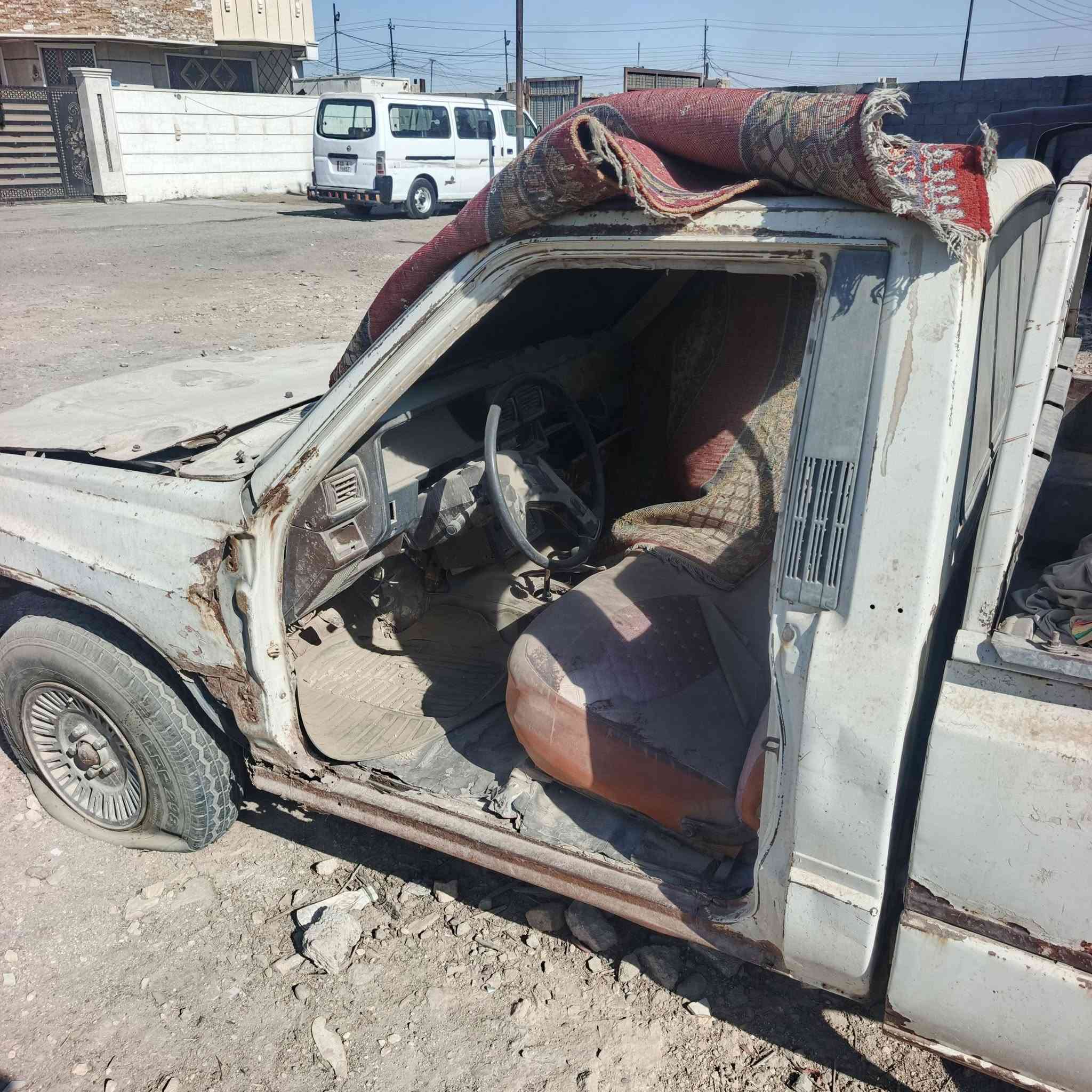 السلام عليكم بيكب موديل ٨٥ للبيع تسقيط مكانها بغداد السعر ١٢ ورقه *********** أو *********** علما بأن السياره شغالة

نص مكتوب في الصور:
- AZARA