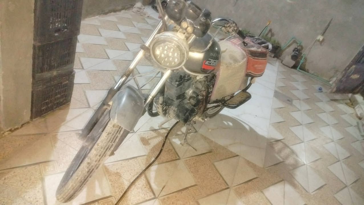 سلام عليكم 
هويشه محور دايون محرك دايون. كلك مكفوله  غراض دايون نفخ. كهربائيات شغاله لايت    تايرات جدد. شرط شلعه معدل رزانه محرك اخرس لاتبخير لانضوح لاصوت تتطارح بيها اذا مو فوك ال 120 مرجوعه.    السعر 325 بيها مجال كلش قليل مكاني كربلاء الابراهميه قرب السيطره رقم الهاتف *********** شراي اتصل
