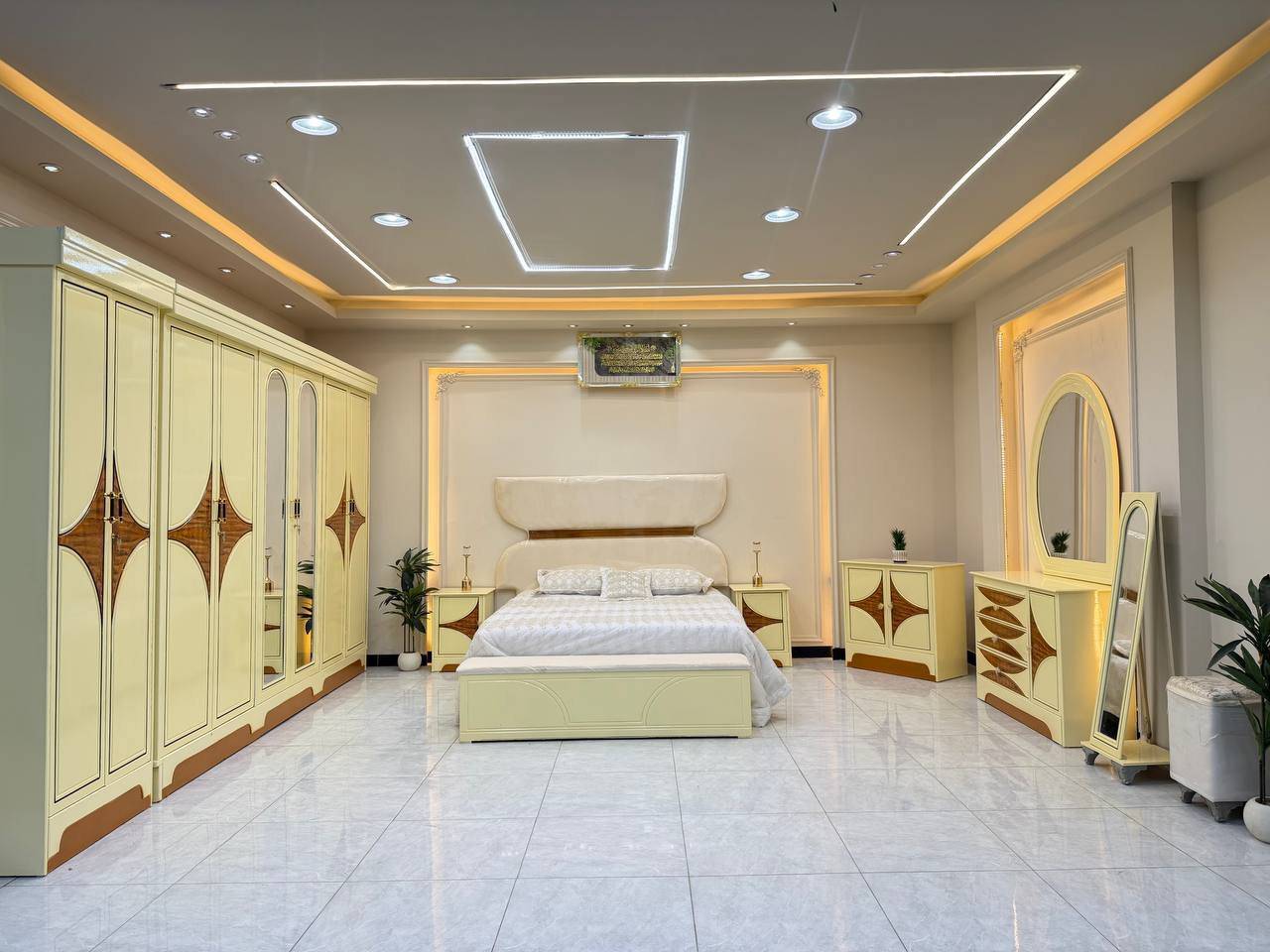 نجارة عراقية • ٨ قطع • سرير ٢٠٠×١٦٠
