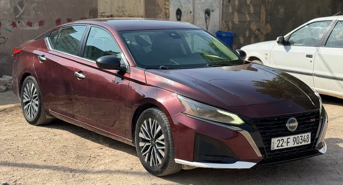 السلام عليكم 
🚗 للبيع | نيسان التيما 2024 SV

✔️ الموديل 2024
✔️ الفئة:SV

المواصفات:

- محرك 4 سلندر 2.5 لتر اقتصادي وقوي
- ناقل حركة أوتوماتيك CVT
- تشغيل بصمة + تشغيل عن بُعد + بصمة ابواب
- داخل اسود 
- مقاعد كهرباء
- شاشة لمس مع Apple CarPlay وAndroid Auto
- كاميرا خلفية دوارة
- حساسات 
- رادار أمامي،  رادار خلفي تحذير الاصطدام، ومثبت سرعة ذكي تحكمات بالستيرن جهتين
- كشن كهرباء
- نظام مراقبة النقطة العمياء
- إنارة LED لايت ليد
- مكيف ممتاز منفصل تبريد ثلج 
- مانع انزلاق 

الضرر جاملغ امامي جهة السايق وقبق الجنطه بدون أي ضرر بالداخل مايبين 
✅ السيارة نظيفة جداً وجاهزة للاستخدام بدون اي مصرف ممشى السيارة 44 ميل گير ومكينة وكهربائيات كلها بشرط وين ميعجبك افحص 

📍 الموقع: ذي قار قضاء الشطره
💰 السعر المطلوب 140وبيها مجال بسيط 
📞للاستفسار الاتصال عالرقم ***********
واساب ***********

