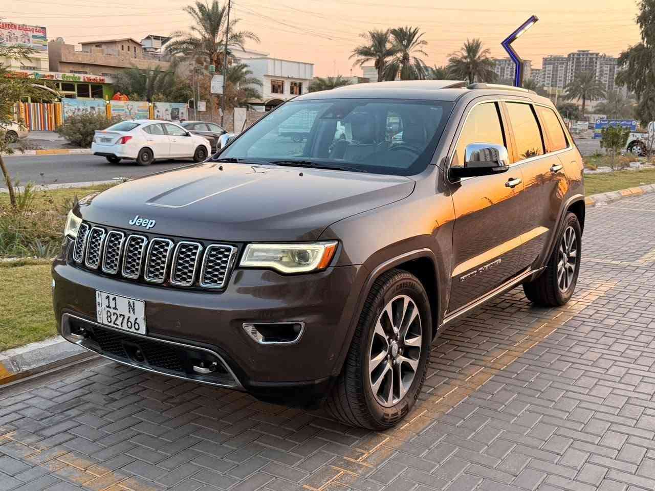 السلام عليكم
جيب  2017 اوفر لاند 
بيه صبغ ربع جاملغ فقط بدون شواصي وبدون دواخل 
 فول مواصفات
داخل لونين بيجي وقرميدي
. 3 وضعيات للقياده ( ايكو + نورمال + سبورت )
. شفتات بلستيرن 
. دفع رباعي 4X4
. ويل بلادي قياس 20 
. سستم صوت 12 سماعةة + دمام خلفي بلصندوگ
. صندوك كهرباء
. بانوراما 
. دبل اكزوز
. توقف ذاتي للمحرك (Auto Start - Stop)
. كشنات جلد + كهرباء + تبريد تدفئه بلكشنات الاماميه وتدفئه بلخلفيه + تدفئه بلستيرن
. خزن ميموري 
.ستيرن كهرباء
. حساسات امامي خلفي + توقف ذاتي عند الاصطفاف
. شاشه جبيره+ شاشه اعطال + كامره خلفيه دواره 
. مري شفط +  + اشاير + ترحيب عند الاقتراب + طوي المرايات للأسفل عند الرجوع الى الخلف
. الزجاج الامامي Auto
. لايتات اماميه LED
.تشغيل عن بعد 
. هوكات اماميه خلفيه خاصه بالاوفر لاند
وبعد بيها هواي مواصفات ماذاكرهن
السياره كامله مكمله مكينه وكير وحداديه وتبريد 
رقم بغداد الجديد   
السعر 192$وبيه مجال حك جيتك 
مكانها بغداد 
للإستفسار 
***********
