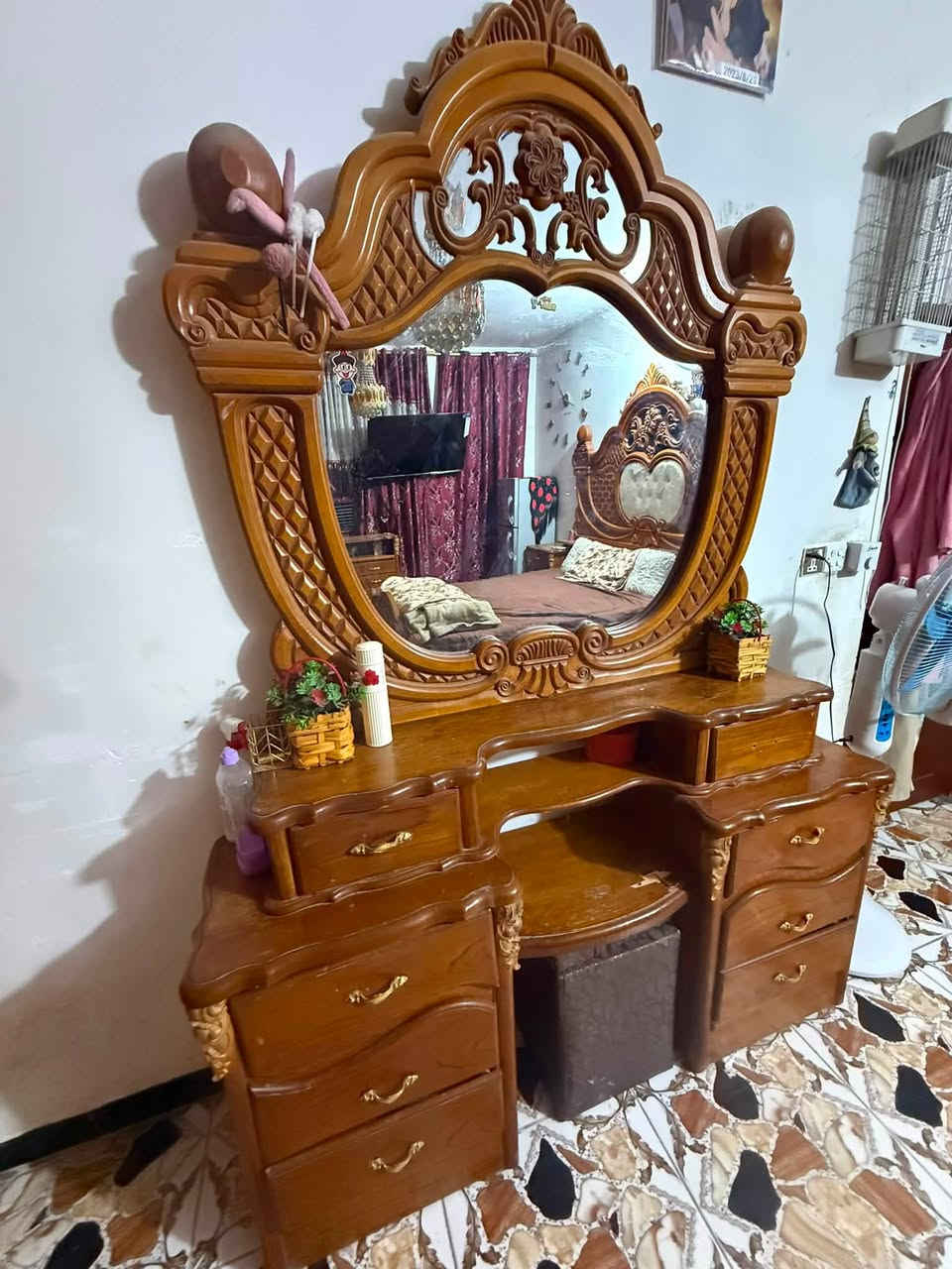 سلام عليكم
غرفه نوم خشب درجه ولى نظافه ٩٥ ٪؜
فرشه جديده بالكارتونة 
هـ / ***********
