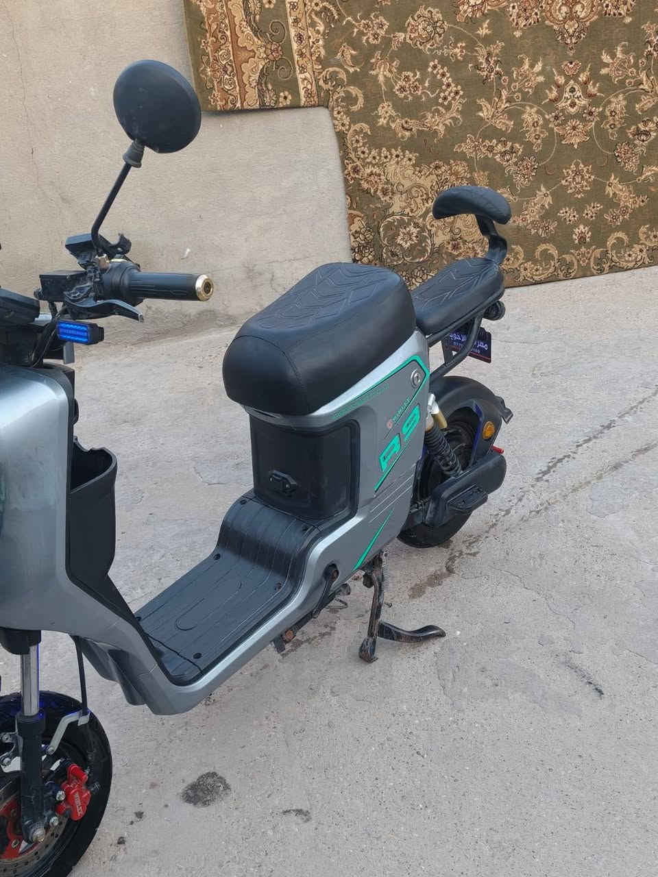 دراجه شحن ار R9 للبيع مستخدمه شهرين ونص اي شيء ما مبدل بيها سعر 475بيها مجال العنوان البصره في قبله***********
