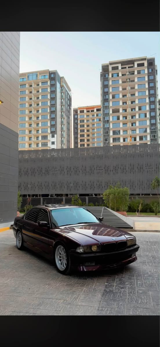 سلام عليكم 
 مراوس فقط حسب القناعه 
بي ام كاسحه 740 v8 1995
كير مكينه تبريد صدر خير من الله 
لون مميز ويل 19 مميز اصلي 
كت M اصلي بلاستك 
  غرفه M 
فول مواصفات  
كشنات كهرباء تدفئه كشنات برده كهرباء 
وباقي المواصفات المعروفه 
سياره كلش حلوه وناصبه شرط صفاحهه موس 
رقم بغداد مكاني بغداد حي الجامعه 
سياره بيهه ملاحظات كلش بسيطه 
  
*********** بغداد, العراق
