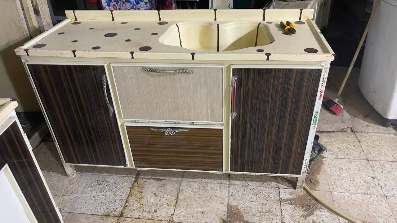 كاونتر مترين او نص كلة مرمر اصلي ولسنك متر او نص البيع او مراوس الشراي يجي خاص ***********
