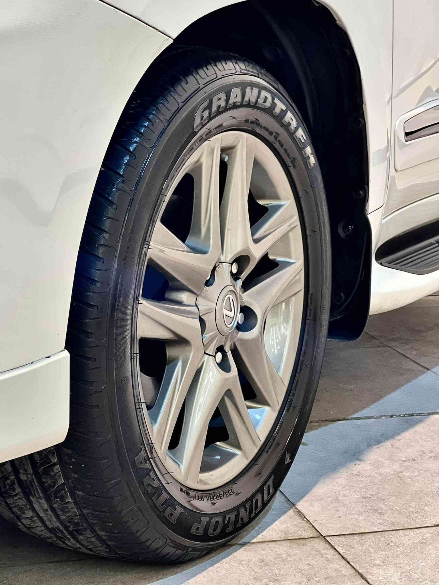 السعر مناسب 298 ورقة
للبيع | لكزس LX570 💎

موديل 2013 | خليجي | بريم أصل بية باب صدر صبغ 
كير محرك شرط مامفتوح اي نقص مابية 

🔥 محرك 5700 V8
📍 رقم بغداد الجديد | تحويل مباشر 

#السعر مناسب وبي مجال 

✨ مواصفات فول:
• بصمة تشغيل
• سلايد روف
• جكات هيدروليك
• مقاعد كهربائية
• تبريد وتدفئة للمقاعد الأمامية
• مقاعد خلفية كهربائية + تبريد
• ستيرن كهربائي
• شاشات خلفية
• AUTO START / STOP
• تحكم مناخ 4 مناطق
• دفع رباعي 4WD
• إشارات بالمرايا
• مرايا كهربائية + شفط
• Blind Spot — نظام النقطة العمياء
• لايت عدسة زينون عالي وواطي
• إنارة LED أمامية وخلفية

للاتصال ***********
