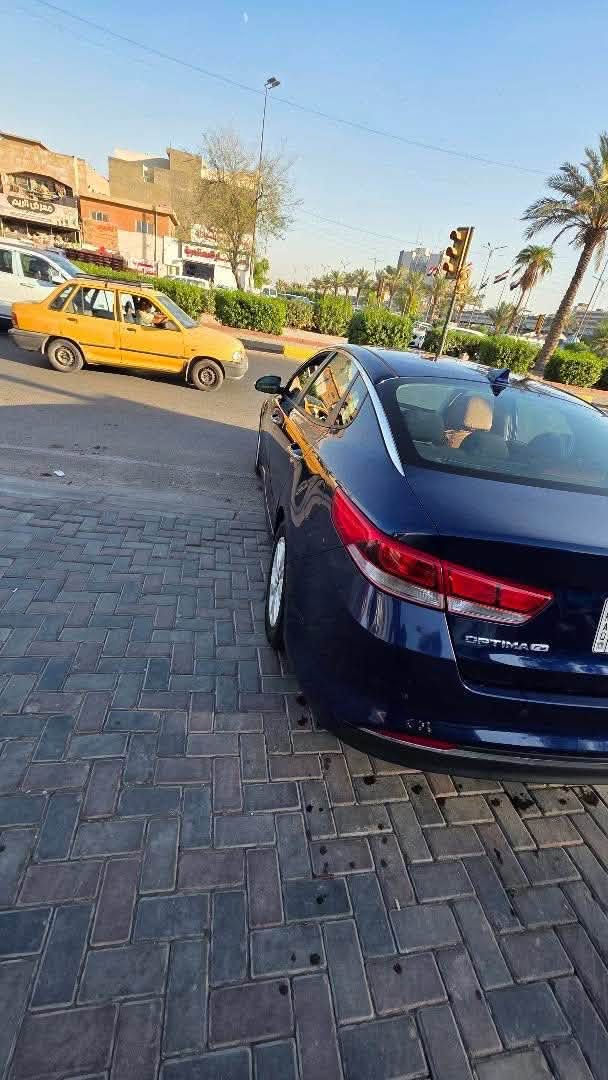 اوبتما نيلي فئة fe
وارد أمريكا ٣قطع صبغ بابين وجاملغ خلفي الجهة العكس السايق بيها رصعات بالقمارة بارد بالجاملغ الخلفي جهة السايق و بيها شخوط قليلة المحرك و التبريد مكفول الكير يحتاج الى ادامة ماشية ١٢٤ الف 
السعر ١١٠ وبيها مجال بسيط للتواصل *********** مكان السيارة بغداد شارع فلسطين
