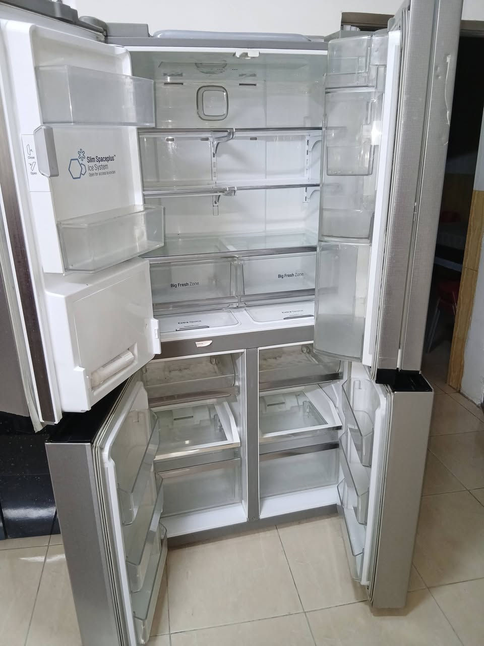ثلاجة LG حجم كبير بحالة جيدة السعر 350 الف
***********
