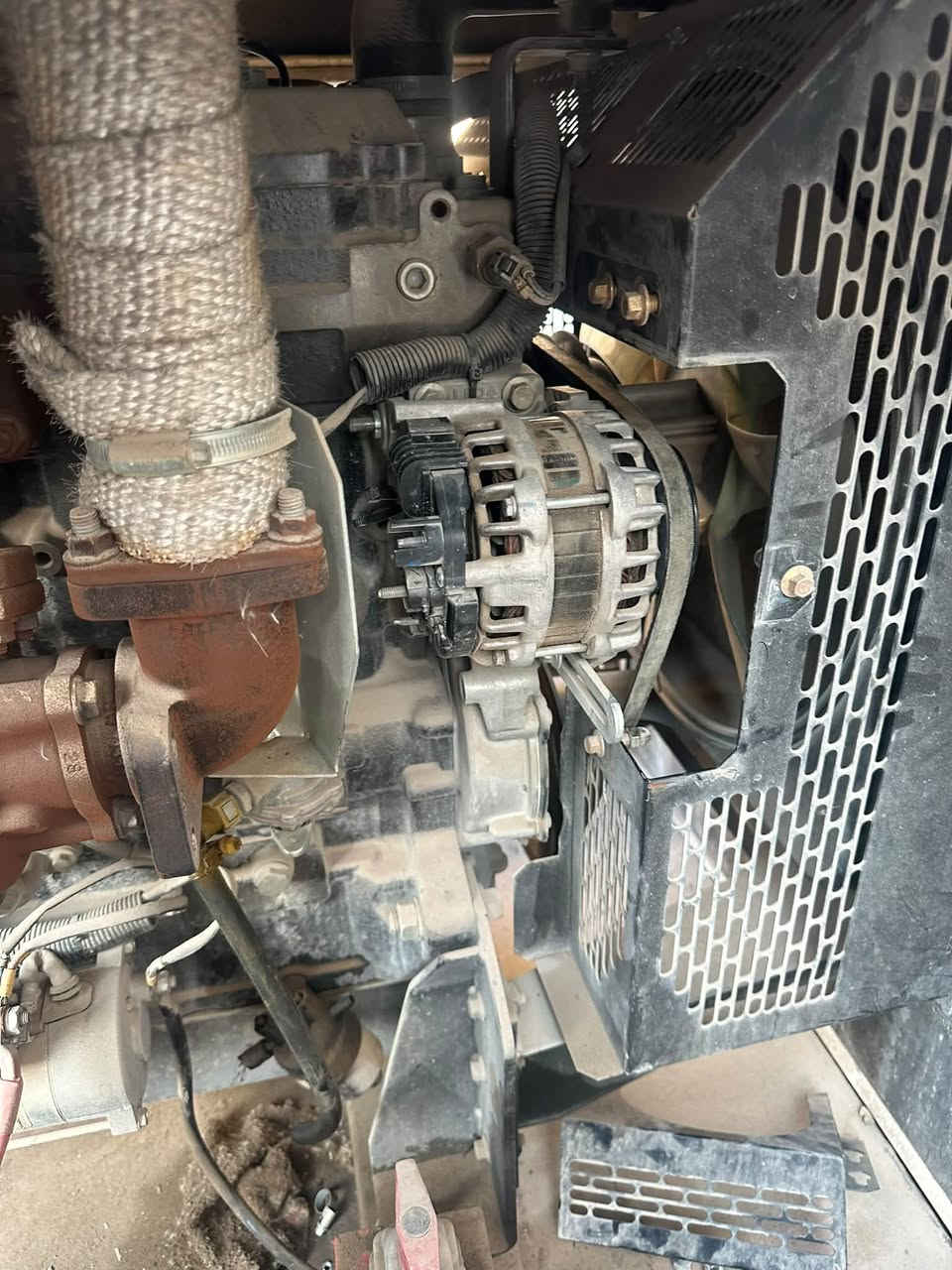 سلام عليكم مولد نوع بيركنز حجم60kv مشتغله الف ساعه موجوده بل كراده شارع52  السعر مطلوب بيهه  80 ورقه وبيه مجال مكينه نضيفه حيل   لاتصال ***********
