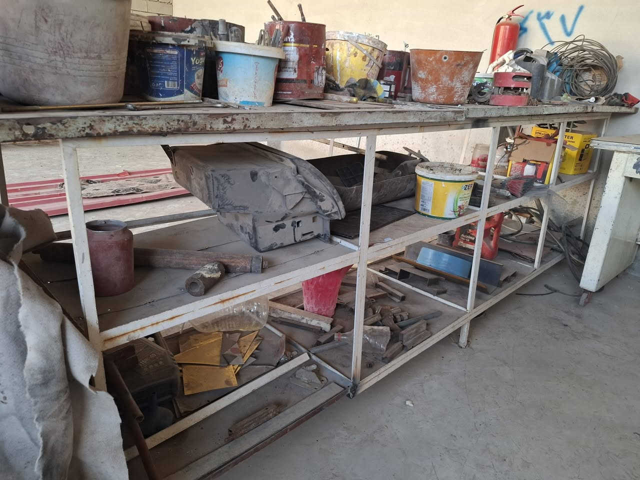محل كامل للبيع وايجار مجانا
اشتري غراض المحل وادخل للمحل اول سنه مجانأ او تعال اخد الغراض فقط اني اسافر تركيا وابيع كل شيء بسعر مناسب جدأ 
***********
