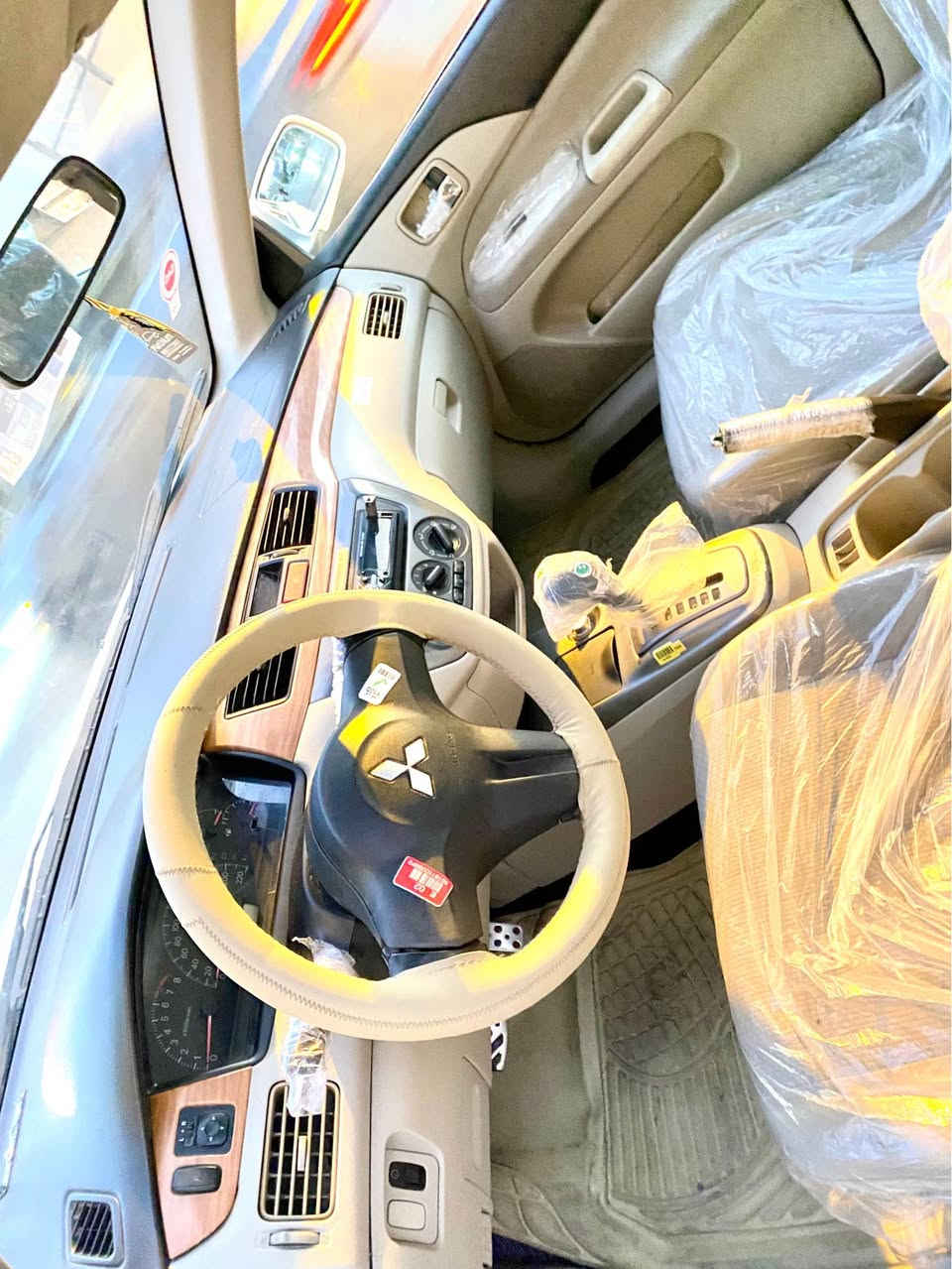 لانسەر 2008 GLX
سعودی دەسک ستیل 
سویچ کۆنترۆڵ  
ناو زەرد 
ناو فۆڕمیگا 
گێڕ و مەکینە بەشەرت 
گێڕ و مەکینە گەورە 
چوار تایەی تازە 
ویل کەپ 
چوار جام کارەبا 
کامل بۆیاخە بۆ جوانی 
ڕەقەم و سەنەوی تازەیە 
سەنەوی تا 13/12/2030 تازەیە
سەیارەی مەعرەز نیە 
*********** السليمانية, العراق

