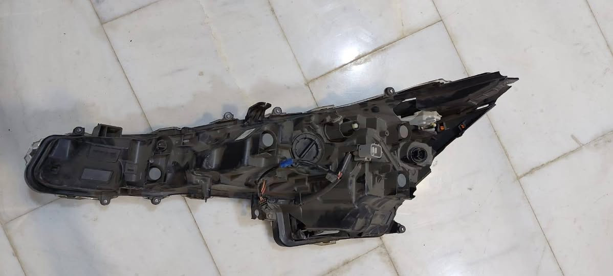 السلام عليكم لايت كورلا يرهم على موديل ٢١و٢٢و٢٣ فول موصفات يعني مال se بي كسر بل كلاس بس سعره ٣٠٠ الف وبي مجال قليل للاتصال *********** او ***********
