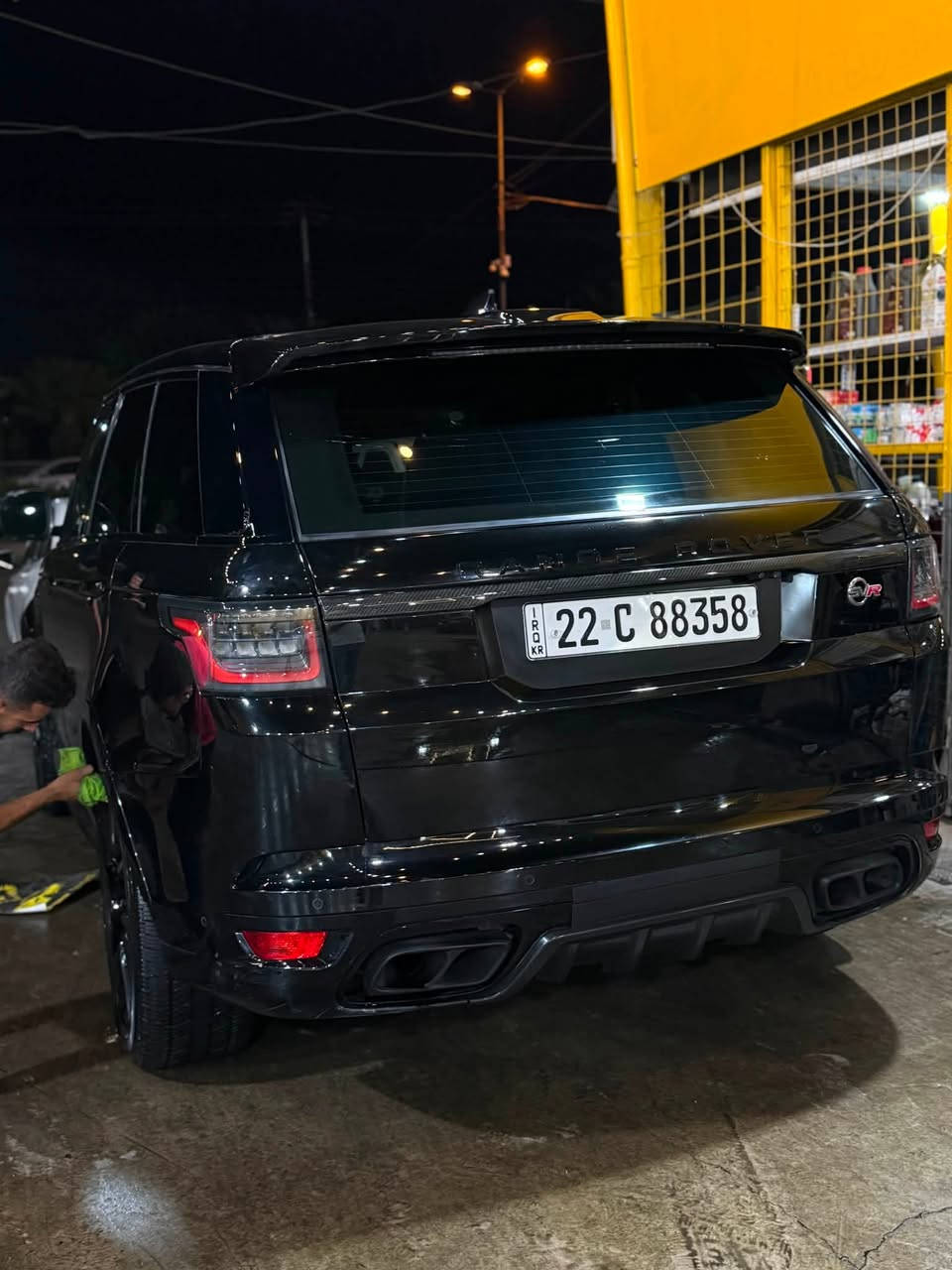 � للبيع او للمرواس   — Range Rover Sport SVR 2018 🔥

للبيع رنج روفر سبورت SVR موديل 2018، وارد امريكي حادث بس خشم البنيد بدون دواخل بشرط كير ومكينة كفالة عامة سيارة تجمع بين الفخامة والقوة والأداء الرياضي الاستثنائي 👑🔥

🏎️ المواصفات:
• موديل: 2018
• الفئة: Range Rover Sport SVR
• المحرك: V8 Supercharged
• السعة: 5.0 لتر
• القوة: 575 حصان
•الكير: 700 نيوتن متر
•: أوتوماتيك 8 سرعات
• الدفع: 4×4
• تسارع 0–100 كم/س: حوالي 4.5 ثانية
• السرعة القصوى: حوالي 283 كم/س
• عادم رياضي SVR Active Exhaust
• نظام تعليق رياضي SVR
• نظام Dynamic Response
• جنوط رياضية كبيرة
• مقاعد رياضية SVR فاخرة
• داخلية جلدية فخمة
• دركسون رياضي مع تبديل Paddle Shift
• تصميم SVR رياضي مميز من الخارج والداخل

✨ سيارة للّي يعرف قيمة الـ SVR… قوة V8، فخامة رنج، وصوت ما ينمل منه

الاستفسار الاتصال /***********
