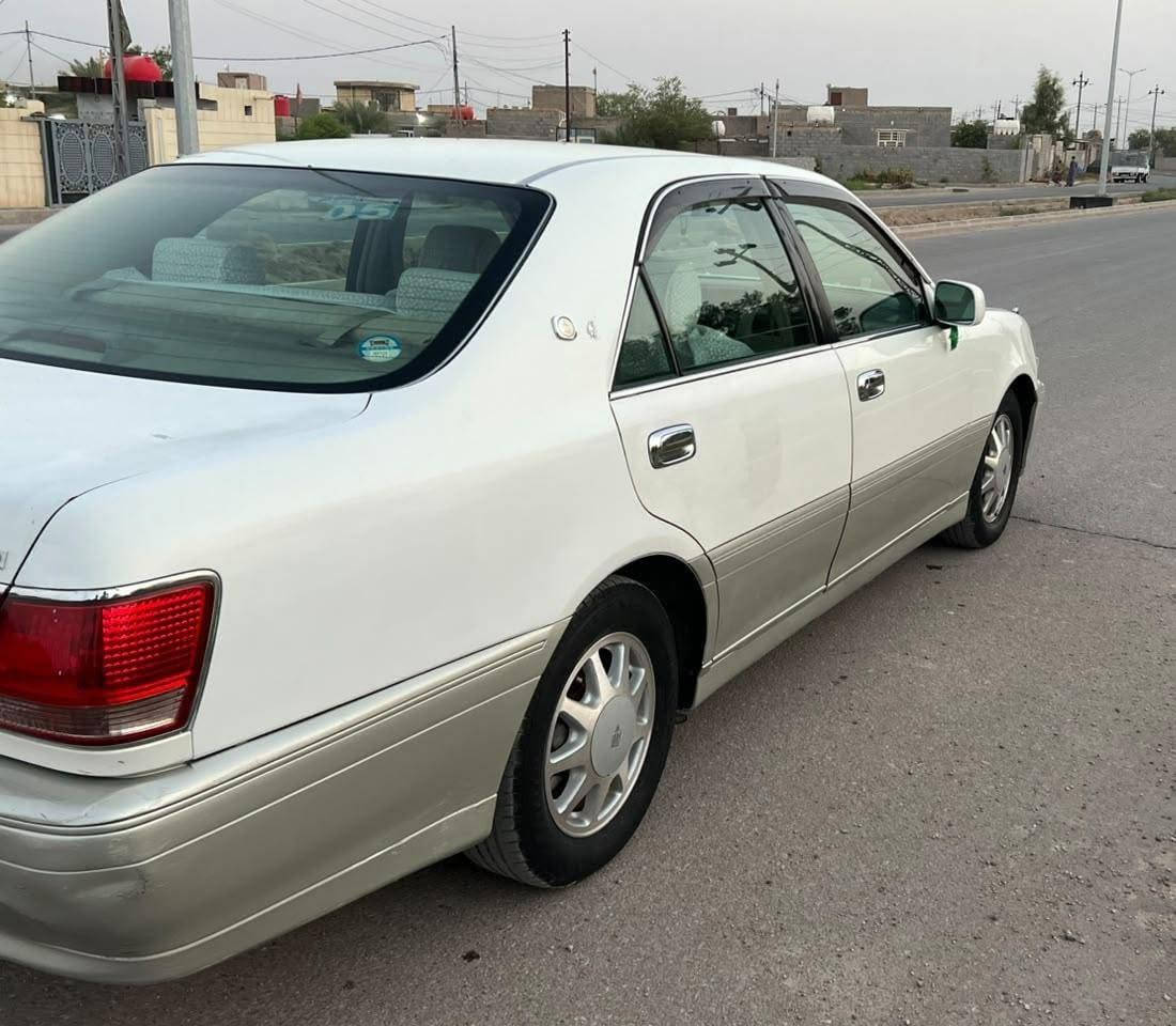 السلام عليكم للبيع  سياره كارتون ⚡⚡
ملكه كراون 2003 كصه جنطه 
سياره كرستال اصل 
4دكم 
برده خلفيه 

بطاين زيرو 
تبريد ثلج وي السويج 🥶
ويل نجمه
محرك D4 الصغير شرط زيرو 
باتري جديد 
كير كارتون شرط 
حداديه طوبه 1️⃣
سستم سماعات دمام 📁
مكاني ناصريه  سعرها//32 وبيها مجال 
الاتصال///***********
