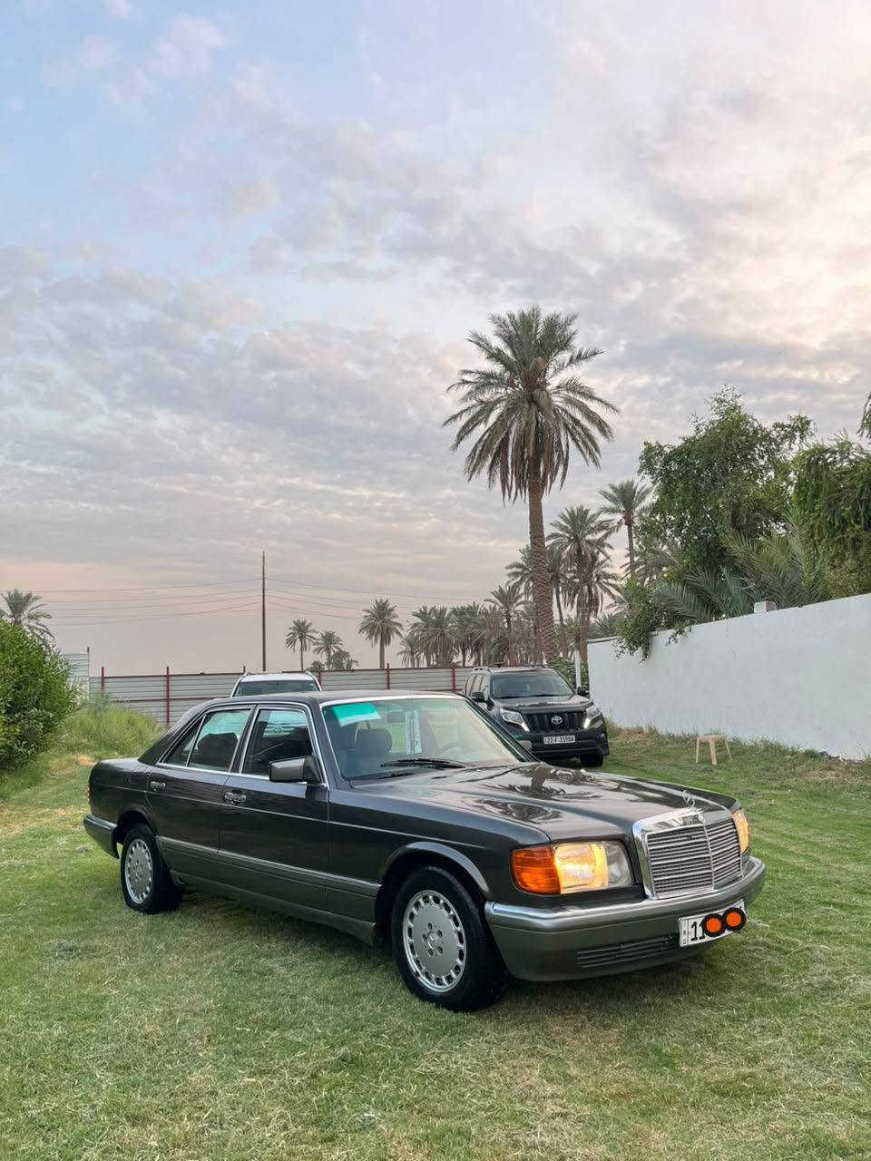 السلام عليكم ورحمه الله وبركاته 
جامبو رئاسي حجم 300SE
باب قصيره لون اسود موديل 1986
3-دبل مروحه دبل هورن اريل كهرباء
سلايت طكتين كير قفل
كشنات فول كهرباء جلد اسود
دبل فيت بم 
ستيرن كهرباء 
كروز سرعه
جام بوب 4 كهرباء
سبير شرگه

تيبلام خلفي للقرائه

محرك كير اكسل مكفولات

وعدة السباين وياه
كشنات الاماميه تدفئ
رقم بغداد (11) دولي سنويه جديده+هزه جديده
طفايه بلاد  دبل ايرباك
تبريد قطعتين دكمه قفل مركزي 
ارضيات مخمل بلاد سويجات شرگه(2)
جكمجه فرس هوك خلفي منفصل  
اريل سفاره 
ملاحظة/حجر البيئة موجود 
بدون اي تبديل وبدون اي حادث فقط رش جمالية بسبب جراد بسيط 
السعر 75 بيها مجال بسيط 
مكان تواجدها بابل مشروع المسيب 
***********
