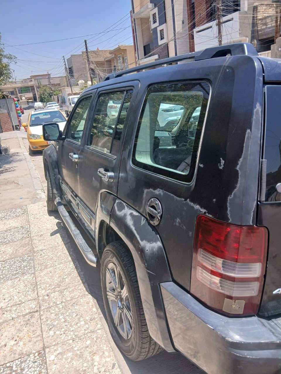 جيب لبرتي للبيع موديل 2008
بيها ضربه بجهةيم السايق تبريدمايشتغل 
الاتصال ع الرقم صاحب السياره ***********
تفاصيل اكثر مكان بغداد سعرها 65 وبيها مجال بسيط
