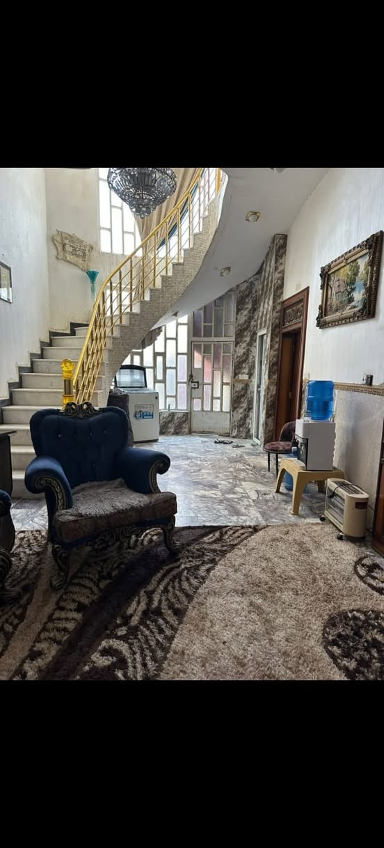 بيت ٢٠٠ مترللبيع طابقين كونكريت مسلح الديوانية حي الحضارة النسر رابع بيت عن شارع الدغارة غرفتين وصاله ومطبخ واستقبال وصحيات داخلية وخارجية 
فوووووك ٣غرف وصاله وصحيات 
للاستفسار *********** او***********
