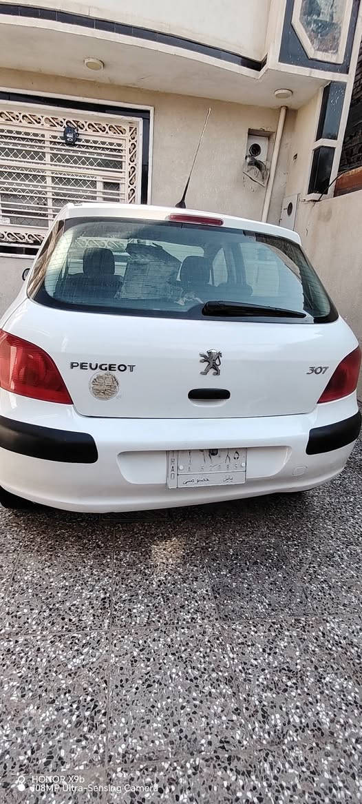 السلام عليكم سياره بيجو فرنسي 307 للبيع موديل 2005 السياره كير محرك حداديه تخم تاير تبريد خير من الله السياره مكفوله ماعدا دور صبغ السعر 40 وبيها مجال قليل العنوان حله حي العسكري شارع 80 رقم الهاتف ***********
