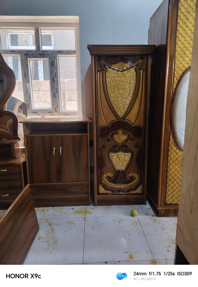 سلام عليكم يوجد غرفة خشاب صاج البيع السعر 650 بيها مجال العنوان قضاء الرمانه لاستفسار علا هاذ رقم ***********
