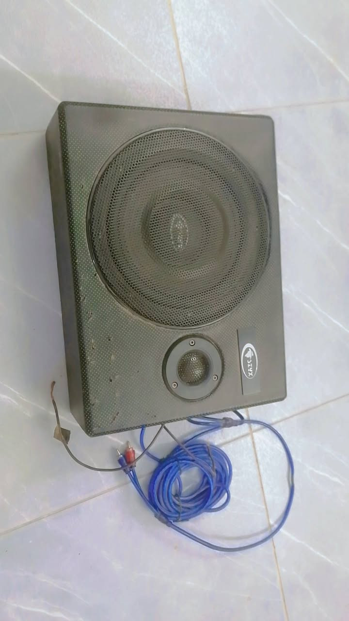 سلام عليكم اخوان عندي هذا المضخم هو والفيش كامل استعمل غير ٢٠ يوم سعر ٣٥ واي ستفسار اتصل ***********
