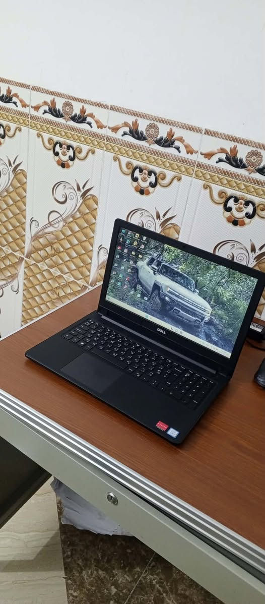 السلام عليكم للبيع لابتوب DELL Vostro 3578

الرام 16كيكا بايت 

الهارد سامسونج SSD 1TB

المعالج intel Core i7 الجيل الثامن

التخزين  Samsung SSD 1 TB

الشاشة 15.6

كرت الشاشة  Intel UHD 620 المدمج     والمنفصل Radeon 520 TM

تحتوي على كرت شاشة خارجي وداخلي

نضام التشغيل win 11pro

للبيع قيم بل يرظي الله ولا تكسر بالحلال 

ملاحضة الابتوب لا يوجد به اي خلل  والله شهيد على ما اقول

للاتصال ***********

الخاص مفتوح
