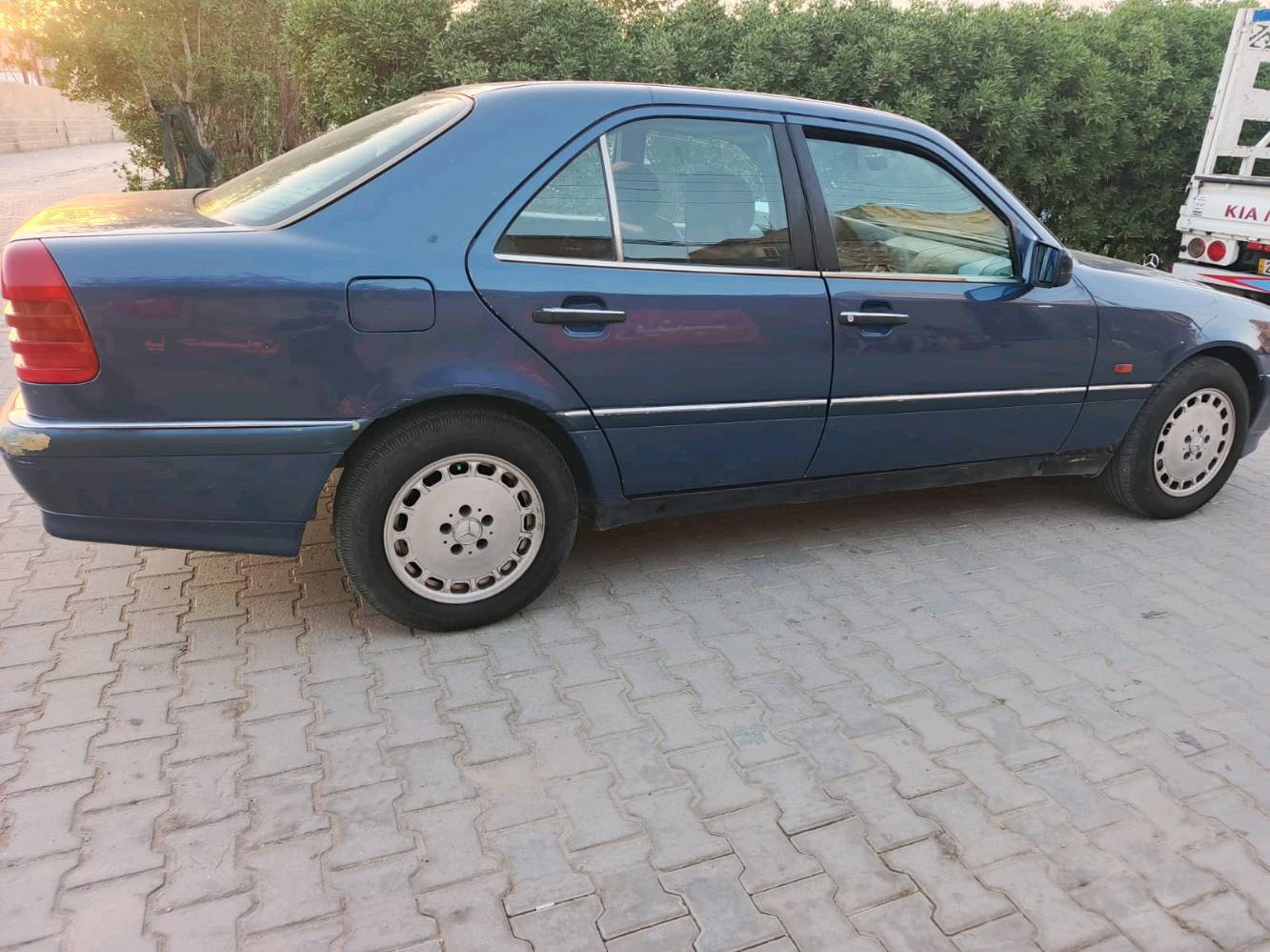 مارسدس سي موديل 1994 
مكينه 6 سلندر خراطيم 
كهربائيات شغاله
تبريد  كل منضومته جديده 
تخم تاير جديد 
راديتر واتربم ولف حماوه كله جديد   
كشنات كهرباء 
قواعد دبلات جديده بلاد
مصبوغه عام
داش كام تصوير امامي خلفي 
بأسمي رقم بغداد انكليزي  

سعر ٥٥ ورقه

حداديه يرادله ترتيب فقط 
هاي كل تفاصيله 
 كدامك 

المكان السماوه قضاء الرميثة 
***********