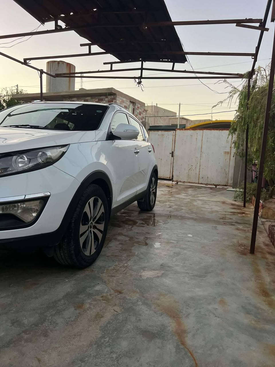 #مكلف_بالنشر 🚗  
*للبيع كيا سبورتج 2014 - جنوب الموصل*

📍 *المكان*: القيارة - جنوب الموصل

📋 *تفاصيل السيارة*:
- *النوع*: كيا سبورتج
- *الموديل*: 2014
- *المحرك*: 2400cc دوش
- *الماشي*: 162 ألف
- *التبريد*: ثلج
- *الكفالة*: كفالة عامة

🔧 *الحالة*:
- *الضرر*: بيها قطعة وحدة
- *الدواخل*: بدون دواخل 
- *المحرك*: مفتوح
- *البارد*: باب السايق فقط

💰 *السعر*: 140 ورقة وبيها حگ الجية

✅ *مميزات السيارة*:
- سبورتج عملية ومطلوبة
- محرك 24 دوش قوي
- تبريد ثلج
- دواخل نظيفة
- سعر مناسب وبي مجال

📞 *للاستفسار*: دزلي خاص او اتصل  
اتصل وتدلل ***********
