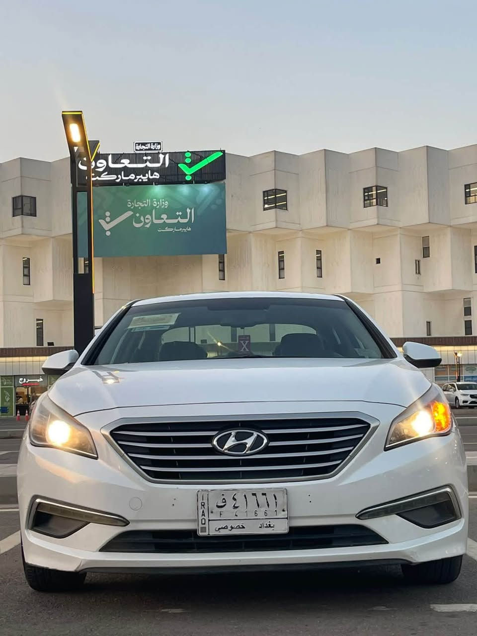 السلام عليكم.    ***********
اليريد الجديد هاذا الجديد

ماكو هيج اسعار
سياره بلكارتون 

سياره جديده جديده
بيها كشر و.دواخل. شرط زيرو .... 
بجم كبس شركه 
حادث بابتين فقط جهة السايق والوراها  

بدون ايرباك كفاله 

سوناتا 2016 ..
امريكي...
رقم بغداد ،،، باسمي .
هزه جديده 11.....
 ماشيه. 117  حقيقي 🖐️..
كتب كتلوكات الشركه مامفتوحات 
شاشه جبيره ...... 
تحكم ستيرن...
ثلاث انضمه قياده.
 بلاد... دواخل كلها بلاد بلاد 
كامره خلفيه .... 
ويل كب بلادي.. تخم تاير جديد صار اسبوعين شاده 
داخل لونين...
بلوتوث مكان شحن...... .. 
  .... 
محرك 2400   ...
كير ومكينه بلكارتون صدر خلفي وامامي جديد
تخم تاير...
ويل بلادي شركه ...
مانقصها لو برغي نضافه 1ع1
السيارة جديدة شكد متتوقع

السعر.      ((120))
 بيها مجال للشراي...
رجاء الموشراي لايضل ينطي اسعار بكيفه
السيارة بالحقيقه احله من الصور بأكثر 🧿
