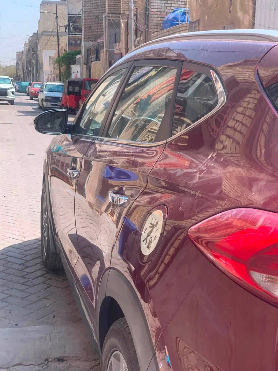 سيارة توسان
موديل 2018 خليجي 
لون كرزي 
ماشية 60 الف فقط 
مكفولة من الضربة ومن البارد سيارة بيها مجرد كم رصعه وبيها تكحيل بالجاملغ الامامي كلش بسيط
كشنات جلد  مدوشم فوكاهم 
مري شفط 
سايد بريك بالرجل 
السيارة سويج 
قمارة حديد 
محرك وكير خير من الله 
السيارة مكفوله 
وبيها سونر قبل اسبوع 
رقم بغداد تحويل ثاني يوم
السعر 163 ورقه بيها مجال بسيط 
متواجد وتساب 
***********
