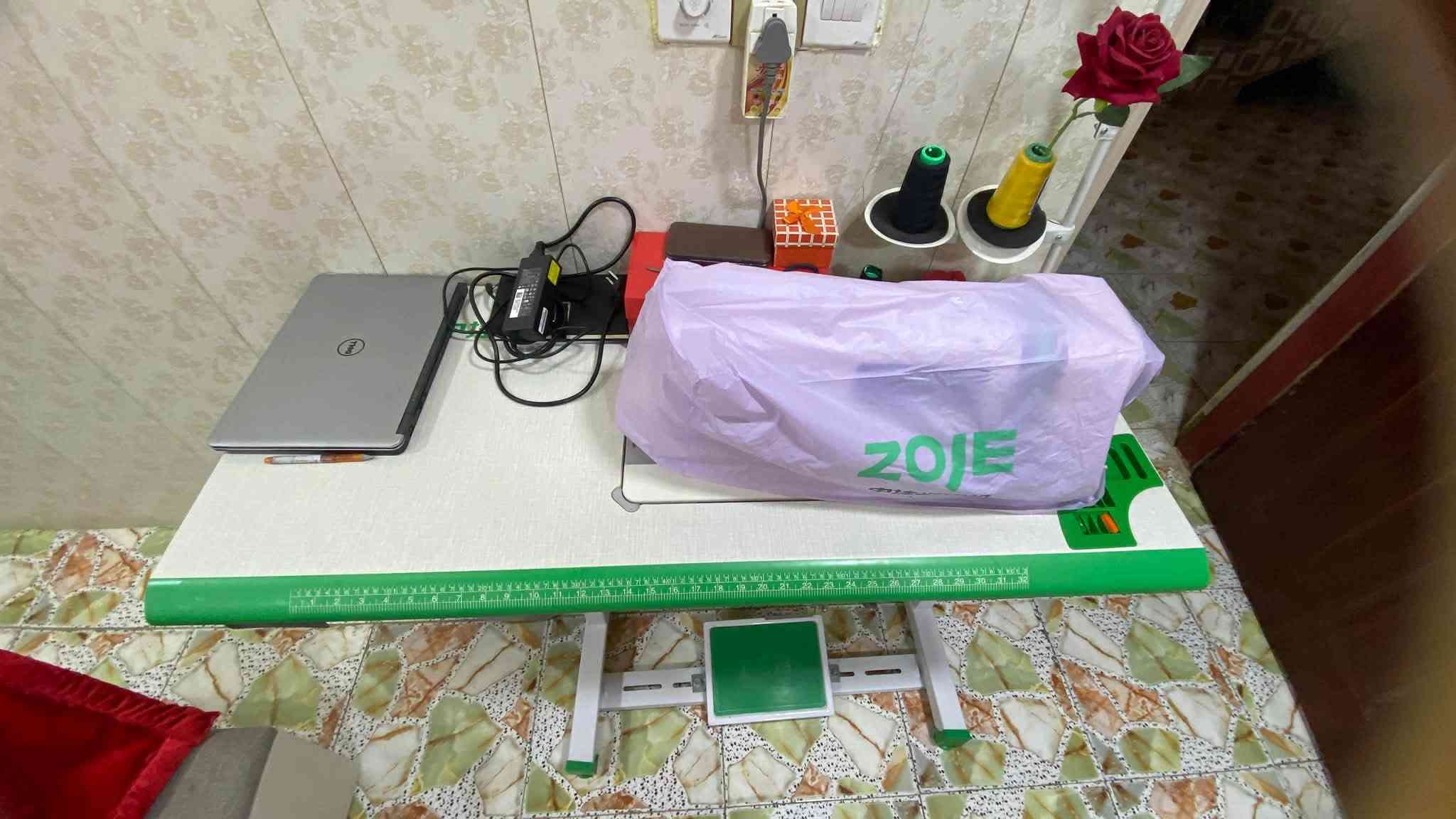 السلام عليكم ورحمة الله وبركاته 
حياكم الله اخوان ماكنة خياطة للبيع  

🧵 ZOJE A8000-D4الاصلي 
نظافة 100‎%‎صار شهر من اخذتها 
وين ما تريد افحصها واني خادم 
السعر 400 وبيها مجال 
للاستفسار اتصل  
*********** ب واتساب
