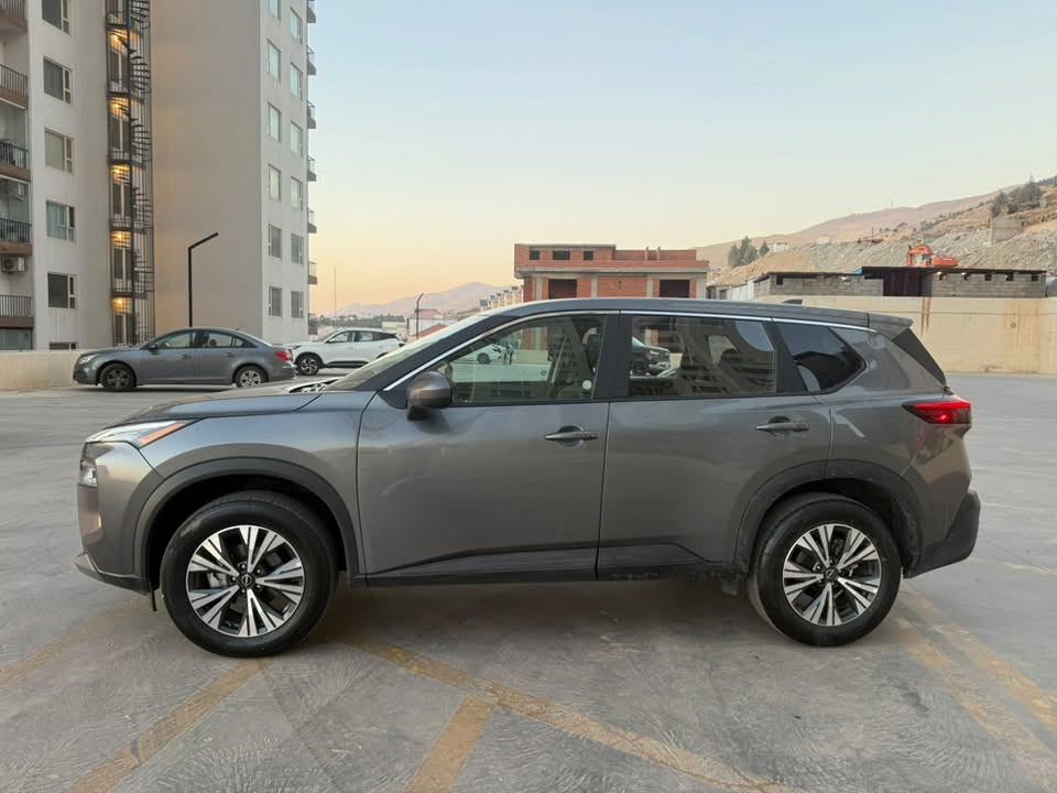 نيسان روج SV • AWD • ٢٠٠٠٠ كم
